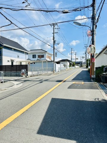 熊取町大久保南4丁目　中古戸建の前面道路含む現地写真