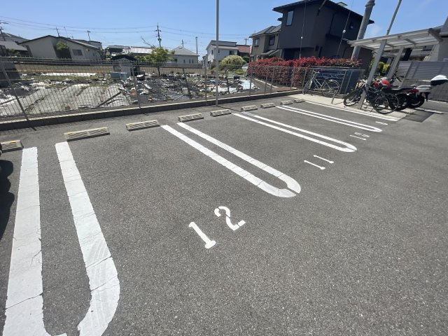 シャロン明石の駐車場