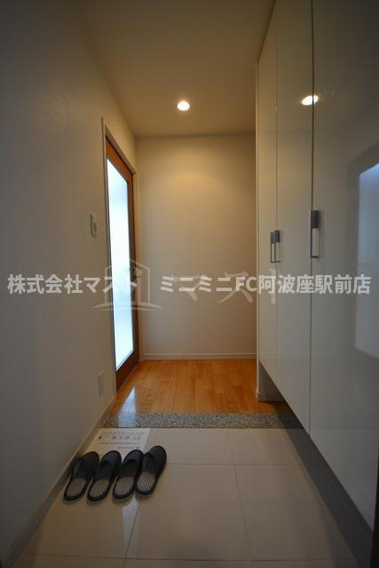 大阪市福島区大開１丁目の賃貸マンションの玄関