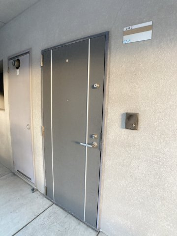 サンライズエモトの玄関