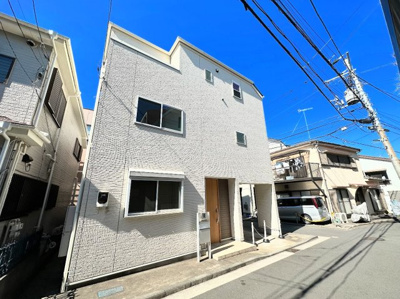 【外観】 | ◆◇西区西戸部町　中古戸建◇◆ | ◆堂々たる趣ながら、主張し過ぎずどこか余裕を感じさせるシャープなフォルムで佇む邸宅は、晴天の空と照らし合わせる事で、本来あるべき完成形の姿を見せてくれます。