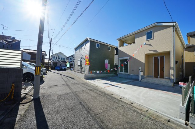 【横浜市瀬谷区宮沢２丁目16-20全３棟新築戸建て１号棟】★仲介手数料無料★（南瀬谷小学校・南瀬谷中学校）の前面道路含む現地写真