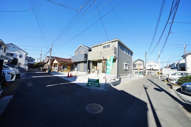 【横浜市瀬谷区宮沢２丁目16-20全３棟新築戸建て２号棟】★仲介手数料無料★（南瀬谷小学校・南瀬谷中学校）の前面道路含む現地写真