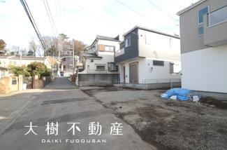 【前面道路含む現地写真】 | ※外構はこれからになります（令和6年1月中旬現在）