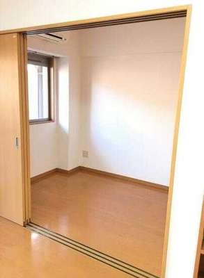 【洋室】 | 出屋敷館