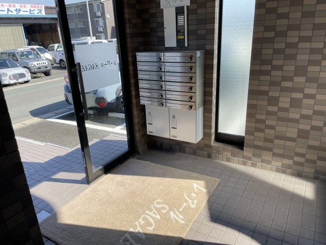 レ・アールSAGAEのエントランス