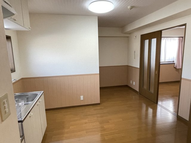 レ・アールSAGAEの居間・リビング