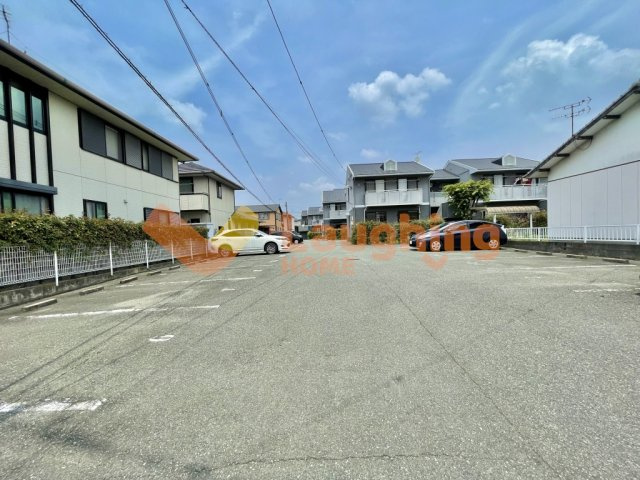 アーバンライフ津福の駐車場|カースペースがあります