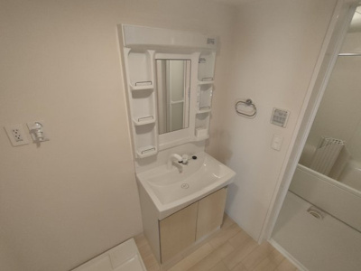 【洗面所】 | コルニオーロ | 独立洗面台、朝の身支度には欠かせません