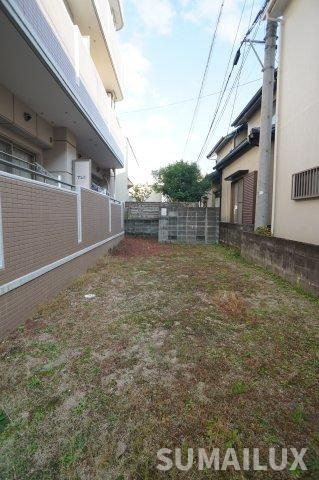 熊本市南区近見４丁目の賃貸マンションの庭