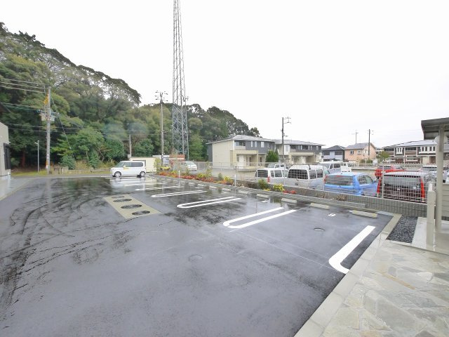 エレガンス　ハネカの駐車場