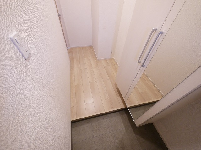 エレガンス　ハネカの玄関|明るい玄関です