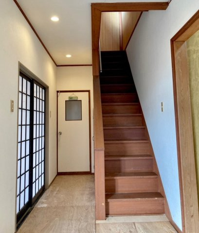 敦賀市山泉中古物件の玄関