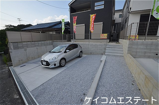 新築住宅　美原町１期1号地の駐車場