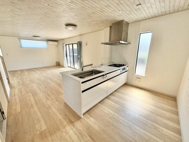 野田市古布内　中古戸建　令和2年築のキッチン|キッチンも広いので、お子様と一緒にお菓子作りなど楽しめます(*´▽｀*)