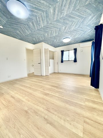 野田市古布内　中古戸建　令和2年築の洋室|クローゼットの付いている12.5帖の洋室です♪