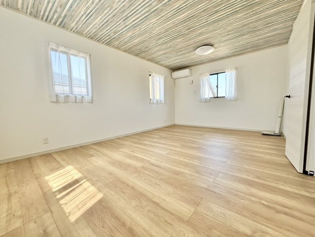 野田市古布内　中古戸建　令和2年築の洋室|くつろぎのプライベート時間を明るい空間で穏やかにお過ごしいただけます(*^-^*)