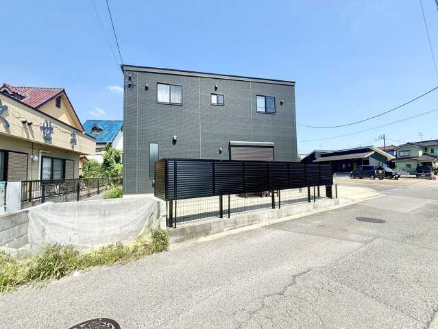 野田市古布内　中古戸建　令和2年築の前面道路含む現地写真|閑静な住宅街にひときわ目立つおしゃれなお家です(*´▽｀*)