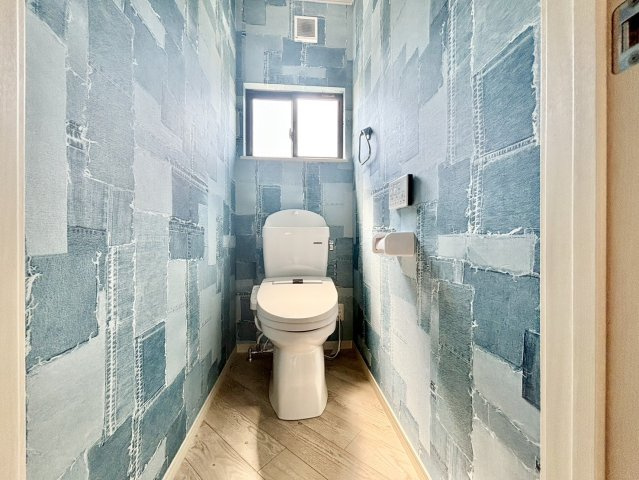 野田市古布内　中古戸建　令和2年築のトイレ|おしゃれな壁紙で、毎日のトイレが楽しくなりますね(*^-^*)