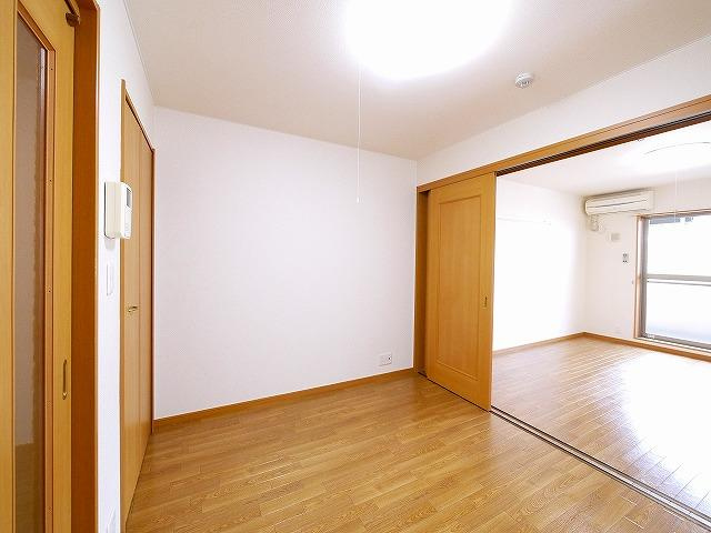 ラ・コルタの居間・リビング|こちらの居間で趣味の時間をお楽しみください