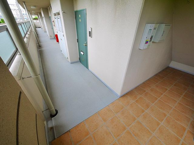 ラ・コルタのその他共用部分|玄関先も綺麗です