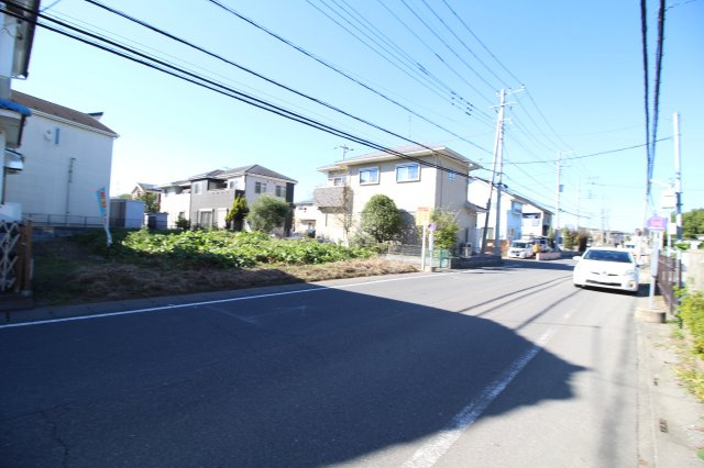 川越市下広谷　建築条件なし売地　東武東上線『鶴ヶ島駅』徒歩27分　【広谷小学区】の前面道路含む現地写真