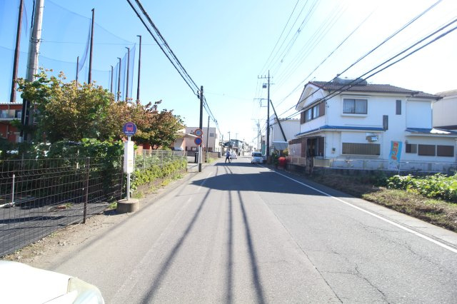 川越市下広谷　建築条件なし売地　東武東上線『鶴ヶ島駅』徒歩27分　【広谷小学区】の前面道路含む現地写真