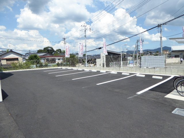 THE NEXT ONEの駐車場