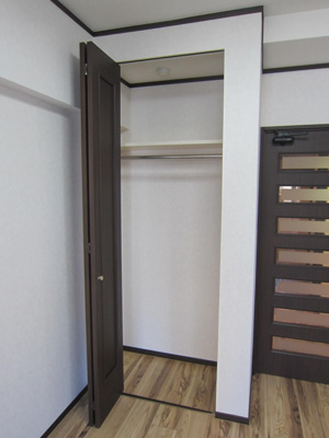 【収納】 | ライオンズマンション博多駅南第2 | 別号室の写真になります。現況優先。