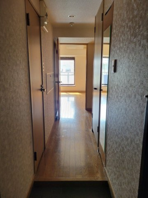 【玄関】 | ダイナコートエスタディオレシェンテ | 別号室の写真になります。現況優先。