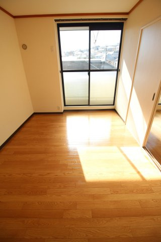 シャルマン百合丘の洋室