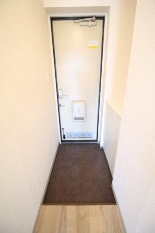シャルマン百合丘の玄関