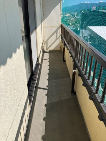 久留米市朝妻町のアパートのバルコニー