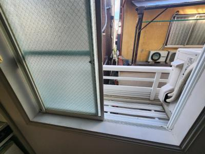 CORAL HOUSE（コーラルハウス）のバルコニー|北向き・室外機置場