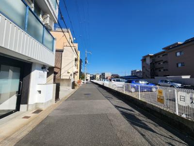 CORAL HOUSE（コーラルハウス）の周辺|前面道路