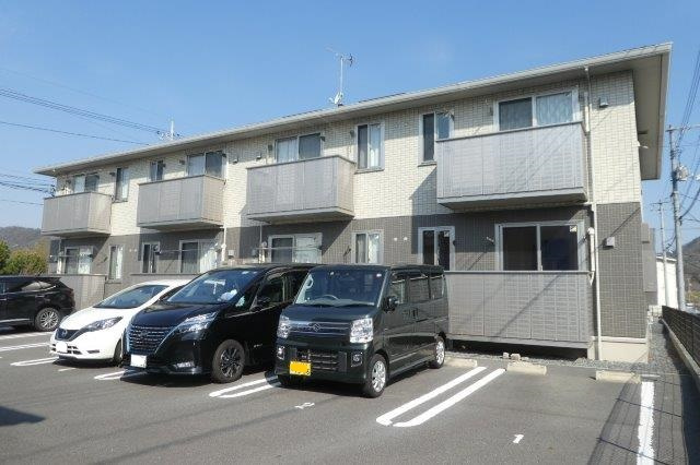 総社市井尻野のアパートの外観