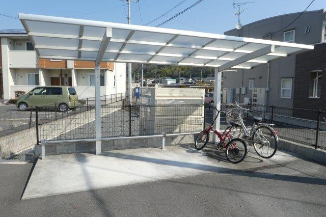 総社市井尻野のアパートのその他共用部分|自転車置き場