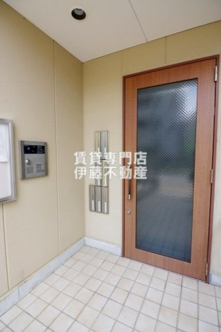 CASA成願寺のエントランス