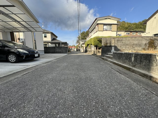 高知市瀬戸東町3丁目の前面道路含む現地写真