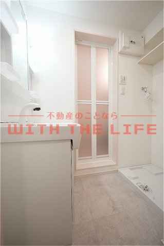 ADC津福ラシュレ【キャンペーン対象物件】の洗面所|明るい洗面所です