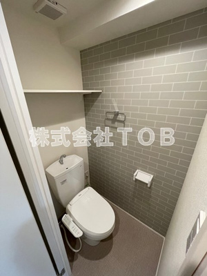 【トイレ】 | ハーモニーテラス上高井戸Ⅲ | 暖房便座付き温水シャワートイレ※別間取り参考写真です