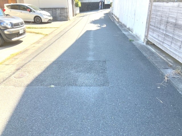 篠栗町中央五丁目　中古戸建の前面道路含む現地写真|前面道路はしっかりと舗装されています！
