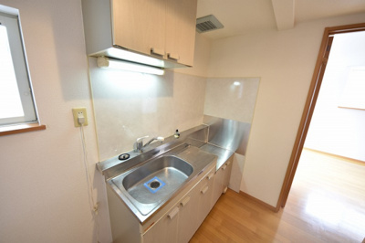 【キッチン】 | コンフォートベネフィス博多駅南3 | 別号室の写真になります。現況優先。