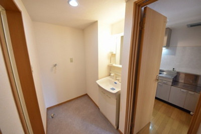 【洗面所】 | コンフォートベネフィス博多駅南3 | 別号室の写真になります。現況優先。