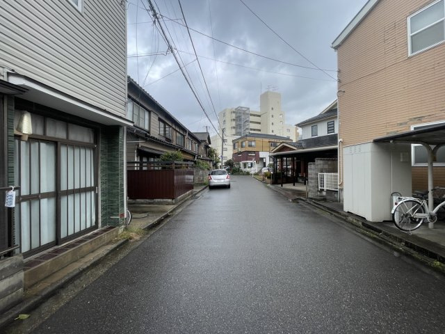 中央区西湊町通一ノ町　売地の前面道路含む現地写真