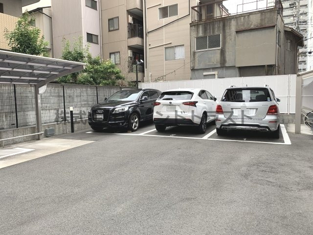ノルデンハイム天神橋アドバンスの駐車場|駐車場に車を止められます