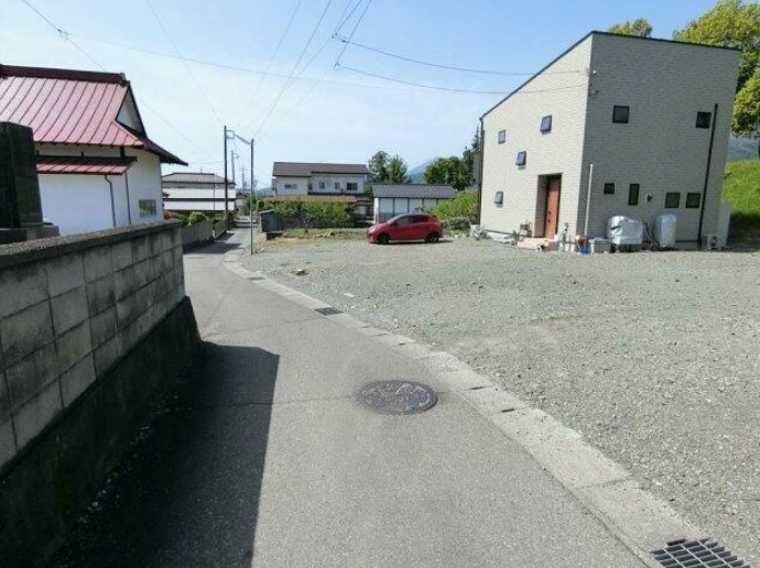 坪川公園を散策できる67坪の落合土地の前面道路含む現地写真