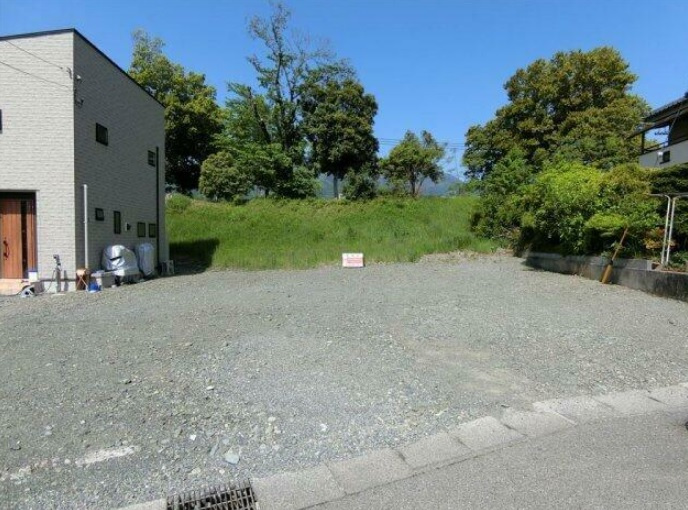 坪川公園を散策できる67坪の落合土地の外観