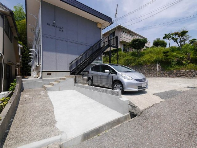 BLAN CUBE 大池の駐車場