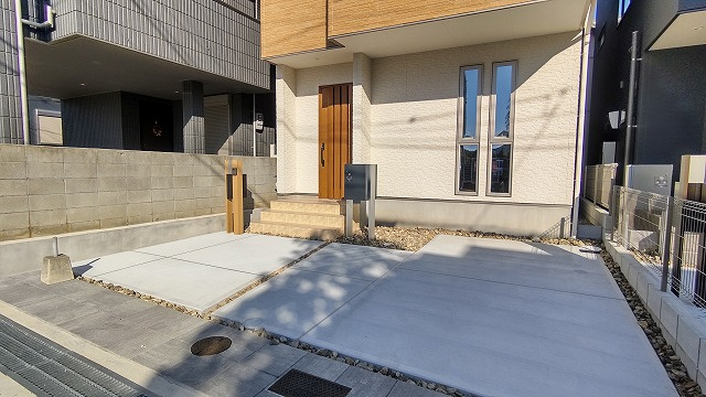 箕面市桜５丁目の新築一戸建の駐車場